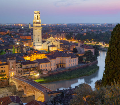 Reis naar stad uit naam van vouwbed (bv. Verona)